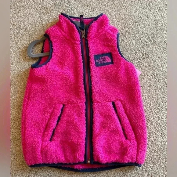 The North Fave Pink Fleece‎ Vest